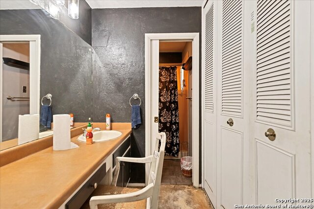 Image 16 of 24 For 5558 Beech Valley
