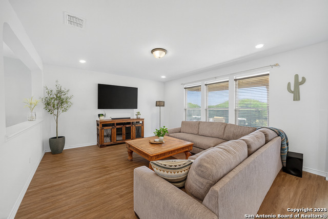 Image 8 of 48 For 11526 Turmoil Curv