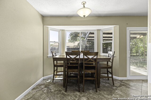 Listing photo id 10 for 5346 Binz Engleman