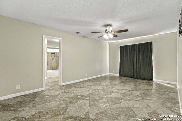 Listing photo id 11 for 5346 Binz Engleman