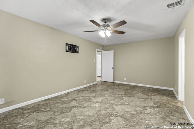 Listing photo id 12 for 5346 Binz Engleman