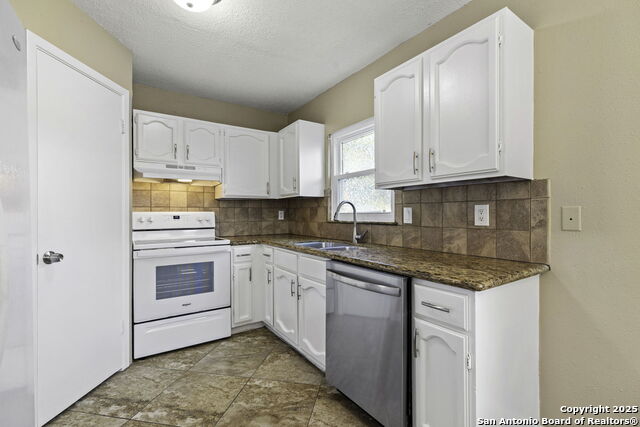 Listing photo id 7 for 5346 Binz Engleman