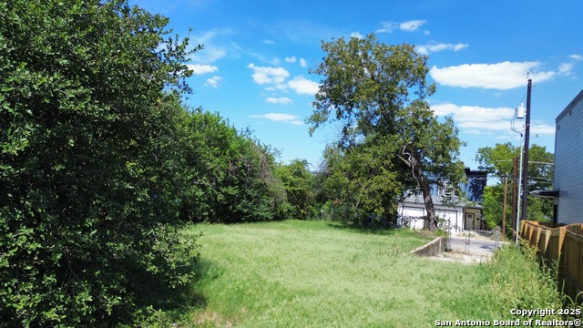 Listing photo id 7 for 1830 Montana