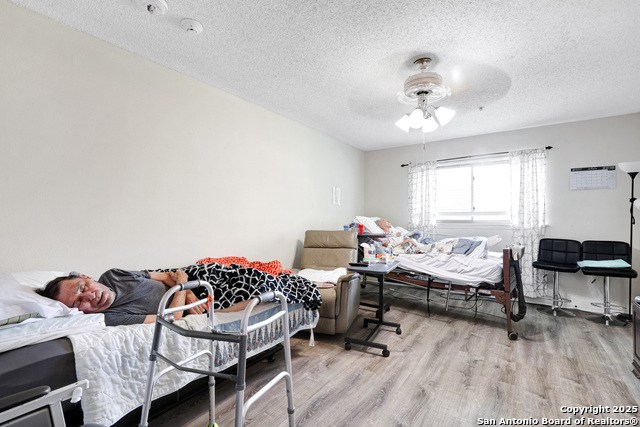 Listing photo id 11 for 14211 Chadbourne