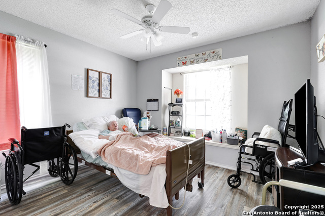 Listing photo id 15 for 14211 Chadbourne