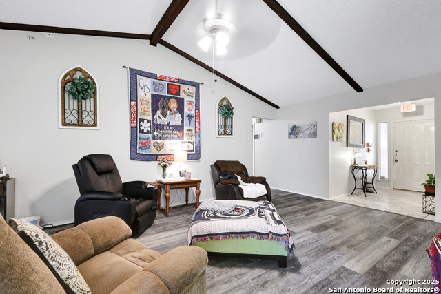 Listing photo id 3 for 14211 Chadbourne