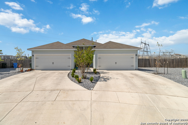 Image 4 of 36 For 3417-3419 Lindsay Lane