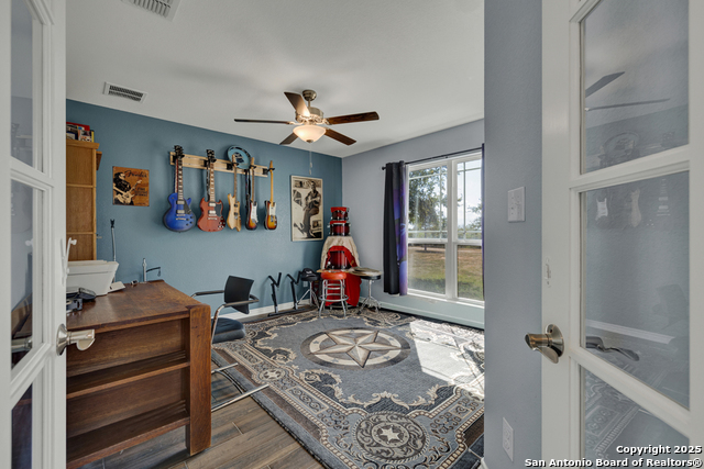 Listing photo id 7 for 2354 Fm 2438
