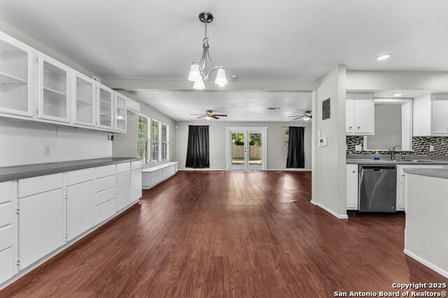 Image 19 of 38 For 5022 Village Path