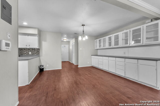 Image 20 of 38 For 5022 Village Path