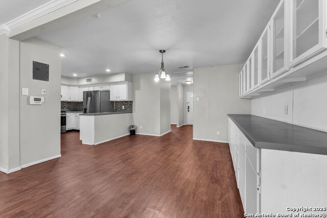 Image 21 of 38 For 5022 Village Path