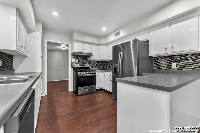 Image 23 of 38 For 5022 Village Path