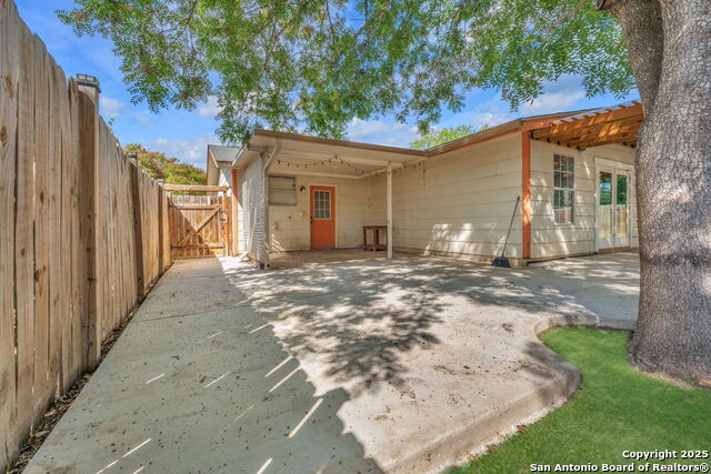 Image 33 of 38 For 5022 Village Path