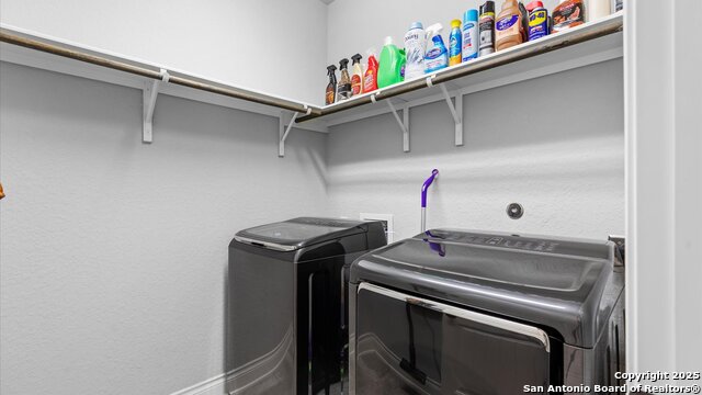 Listing photo id 15 for 28802 Front Gate