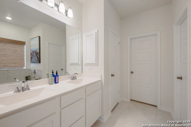 Image 13 of 23 For 215 Granite Shores W