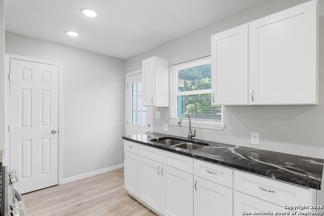 Image 12 of 35 For 322 Glamis  