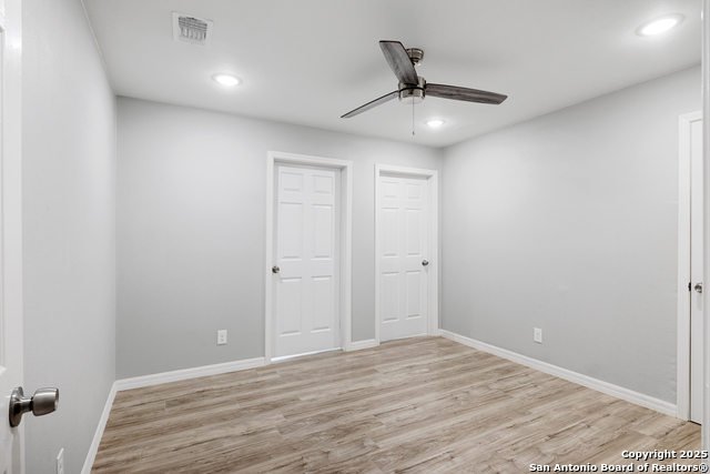 Image 16 of 35 For 322 Glamis  