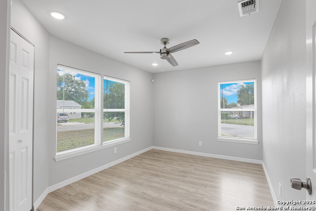 Image 21 of 35 For 322 Glamis  