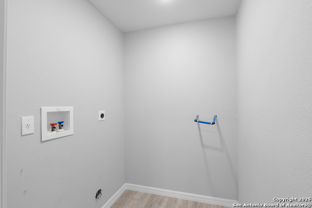 Image 24 of 35 For 322 Glamis  