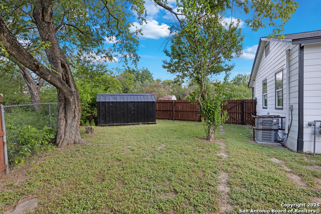 Image 27 of 35 For 322 Glamis  