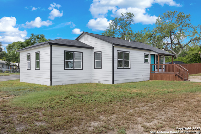 Image 3 of 35 For 322 Glamis  