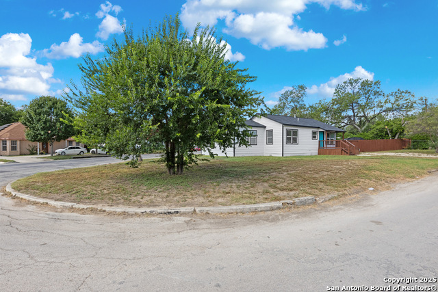 Image 30 of 35 For 322 Glamis  