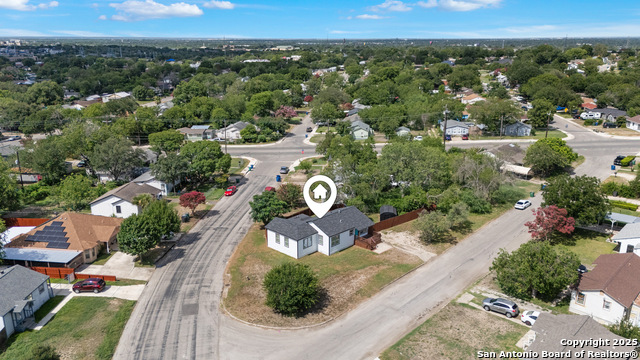 Image 32 of 35 For 322 Glamis  