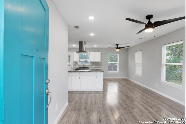 Image 5 of 35 For 322 Glamis  