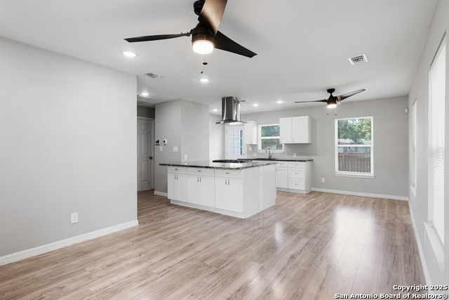 Image 8 of 35 For 322 Glamis  