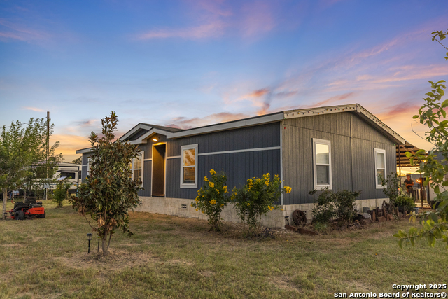 Details for 14453 Fm 472, Devine, TX 78016
