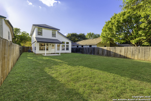 Listing photo id 8 for 7226 Burns Crossing