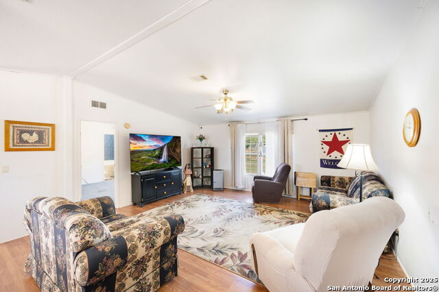 Image 6 of 21 For 8489 Elmendorf Lavernia