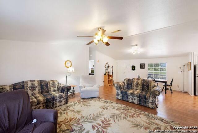 Image 8 of 21 For 8489 Elmendorf Lavernia