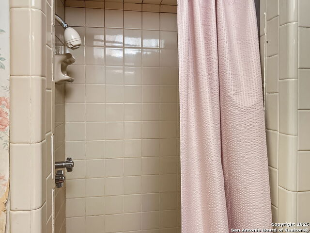 Listing photo id 12 for 4607 Belinda Lee