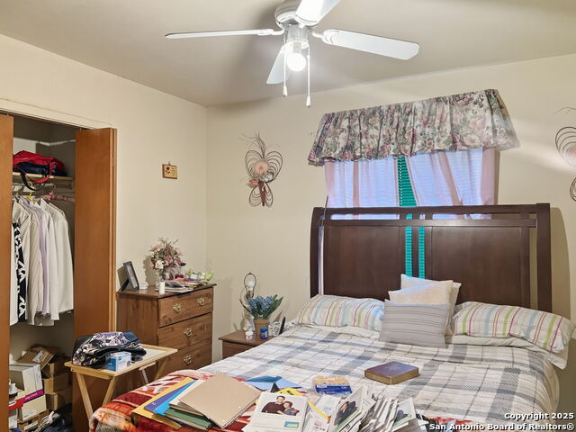 Listing photo id 13 for 4607 Belinda Lee