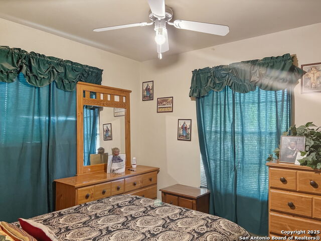 Listing photo id 15 for 4607 Belinda Lee