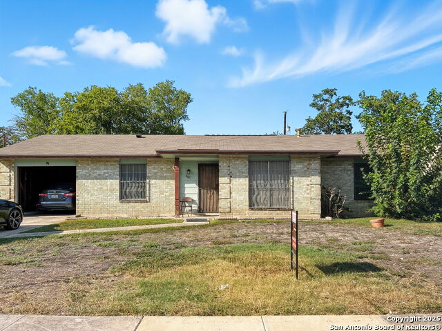 Listing photo id 0 for 4607 Belinda Lee