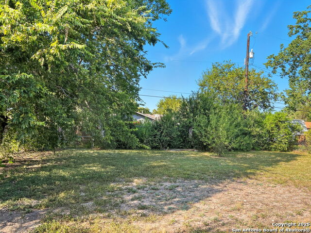 Listing photo id 21 for 4607 Belinda Lee