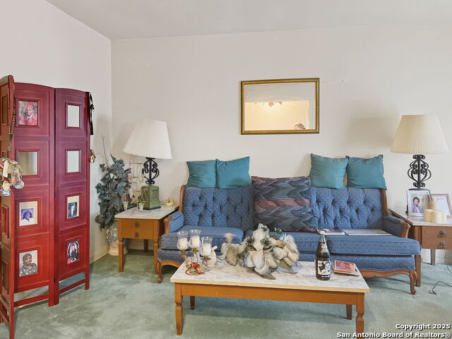 Listing photo id 3 for 4607 Belinda Lee