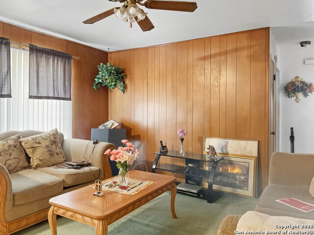 Listing photo id 5 for 4607 Belinda Lee