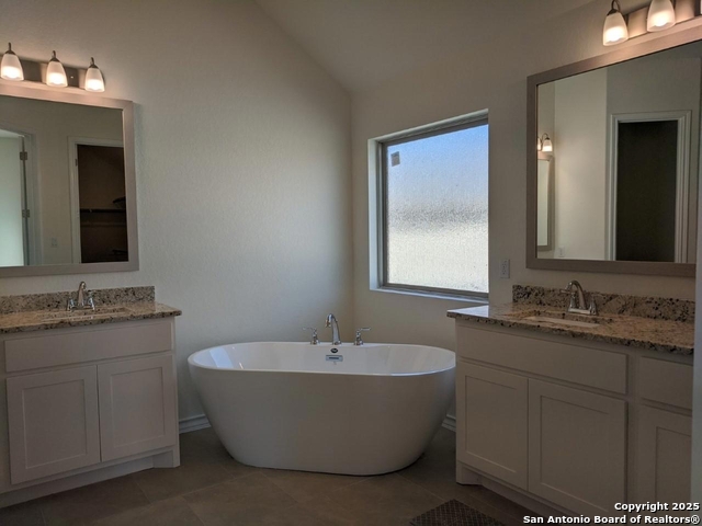 Listing photo id 0 for 2928 Ashby Park