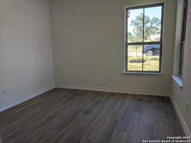Listing photo id 2 for 2928 Ashby Park