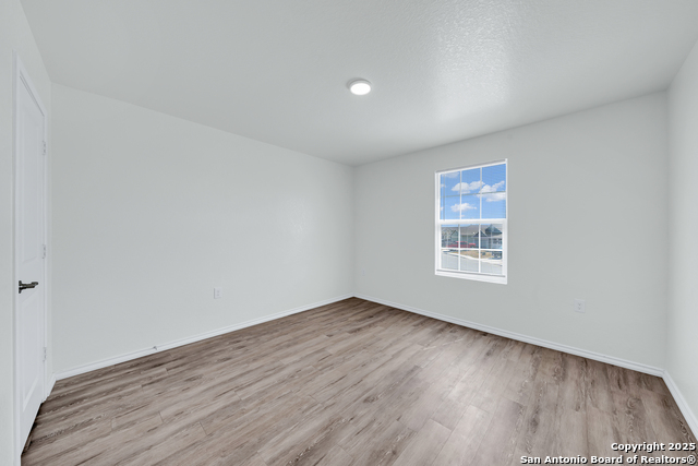 Listing photo id 12 for 603 Vermilion