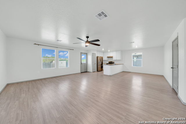 Listing photo id 4 for 603 Vermilion