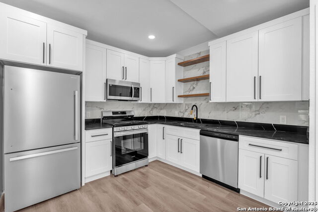 Image 10 of 21 For 1505 Woodlawn Ave W 1