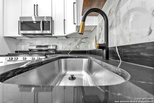Image 11 of 21 For 1505 Woodlawn Ave W 1