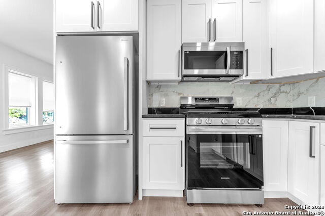 Image 13 of 21 For 1505 Woodlawn Ave W 1