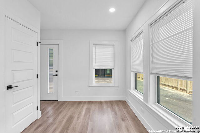 Image 14 of 21 For 1505 Woodlawn Ave W 1