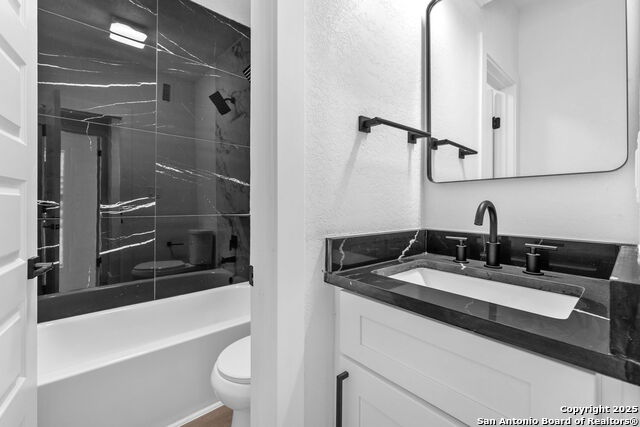 Image 18 of 21 For 1505 Woodlawn Ave W 1