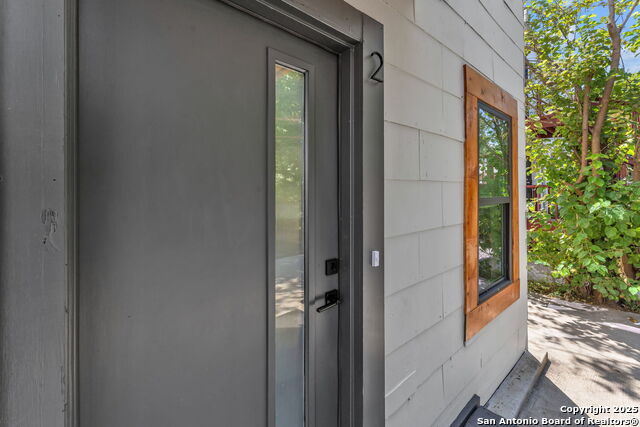 Image 20 of 21 For 1505 Woodlawn Ave W 1